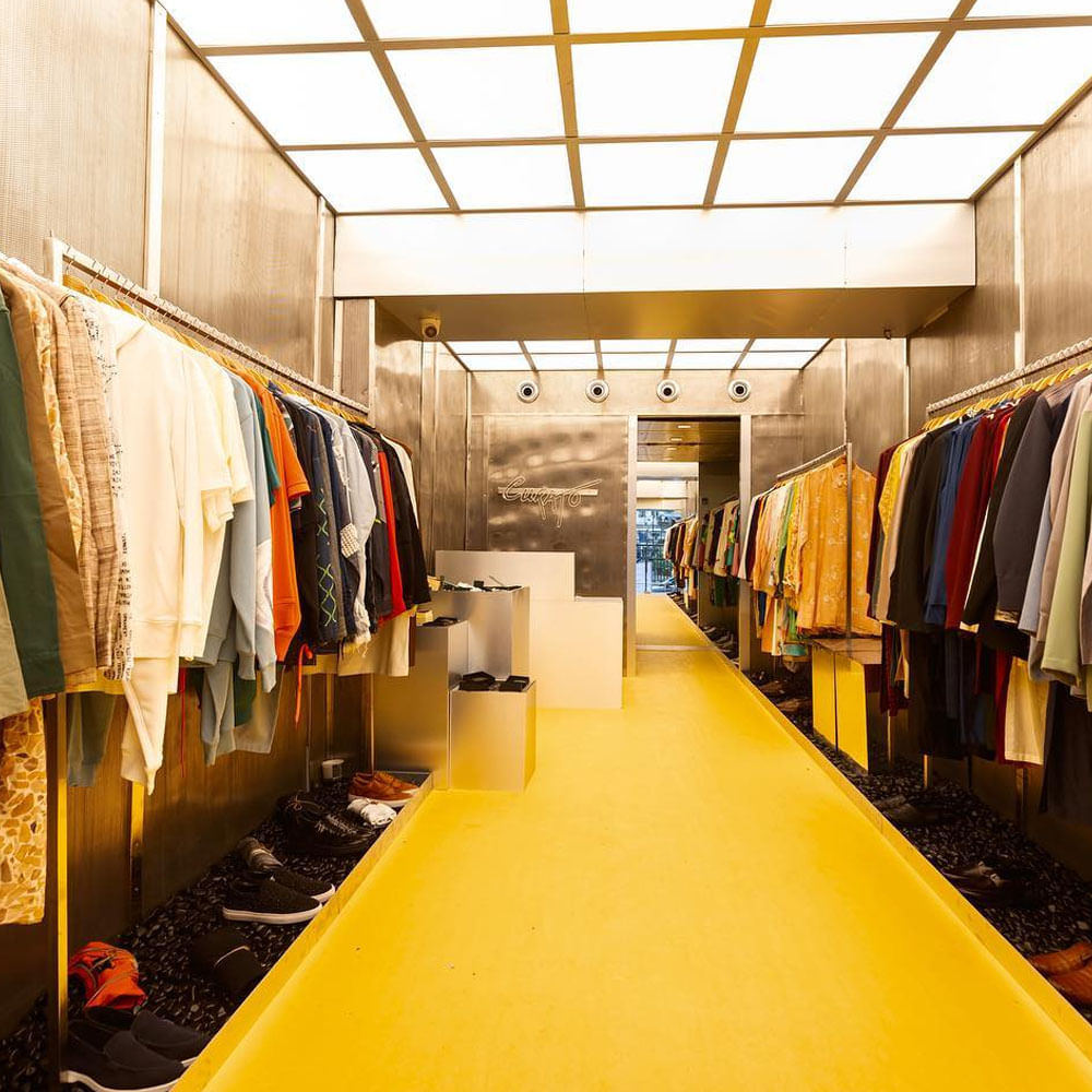 Outerwear,Building,Automotive design,Interior design,Clothes hanger,Retail,Fashion design,Flooring,Boutique,Ceiling