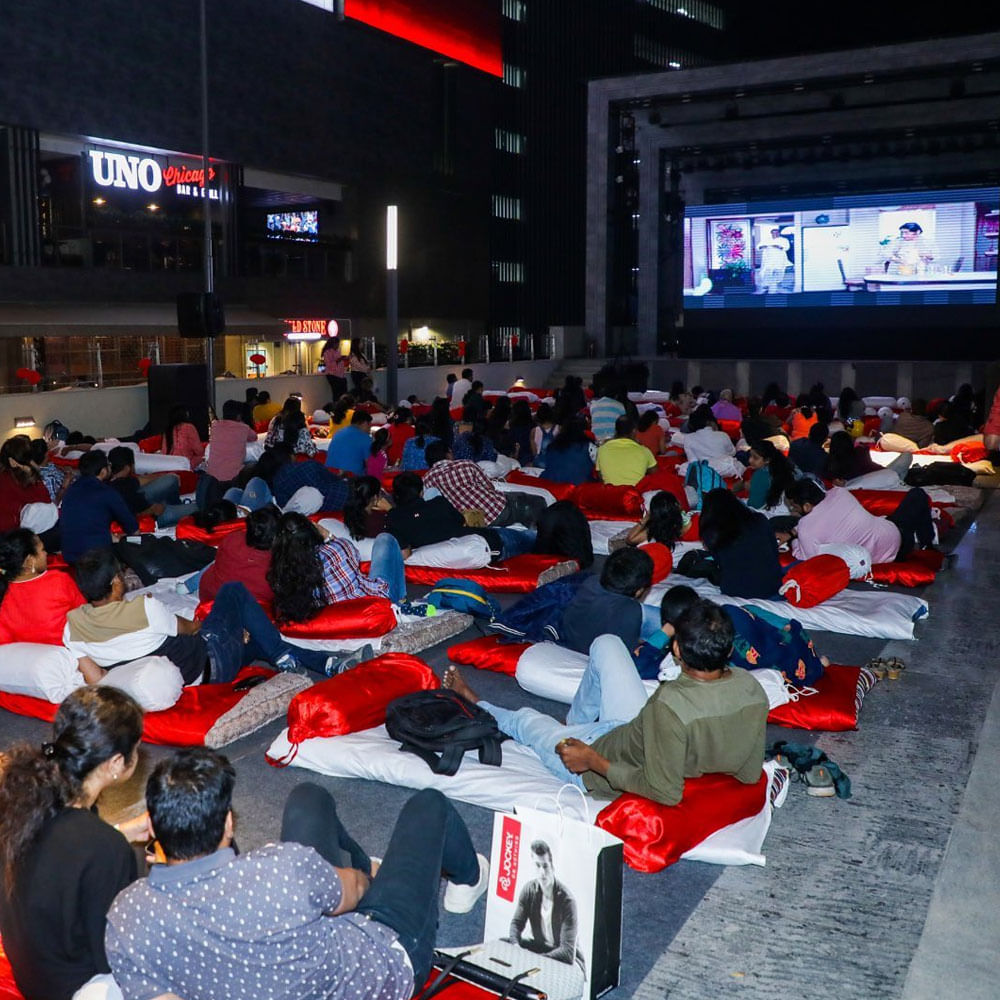 World,Product,Hat,Crowd,Fan,Event,Technology,Display device,Competition event,Audience