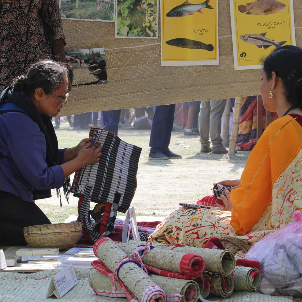 Textile,Luggage and bags,Sharing,Adaptation,Bag,Event,Leisure,Art,Sitting,Handbag