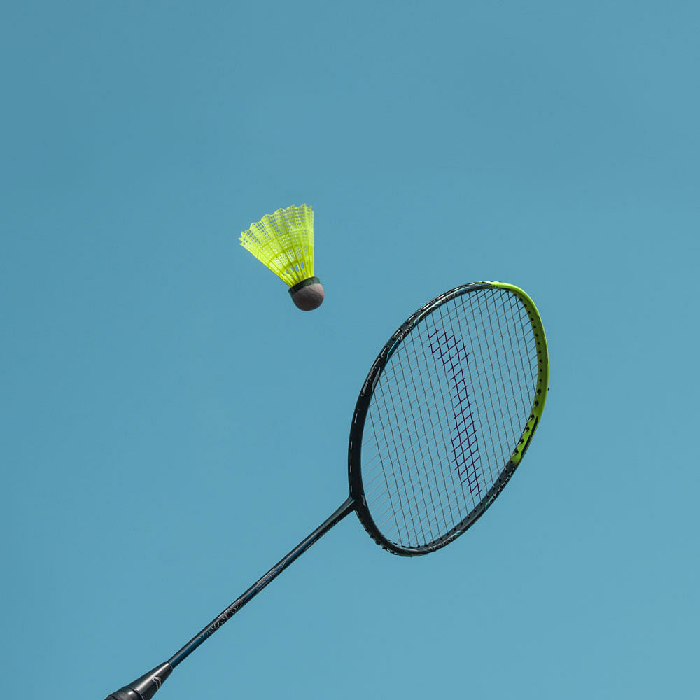 Sky,Sports equipment,Circle,Sports,Electric blue,Wind,Windsports,Fashion accessory,Golf,Racquet sport