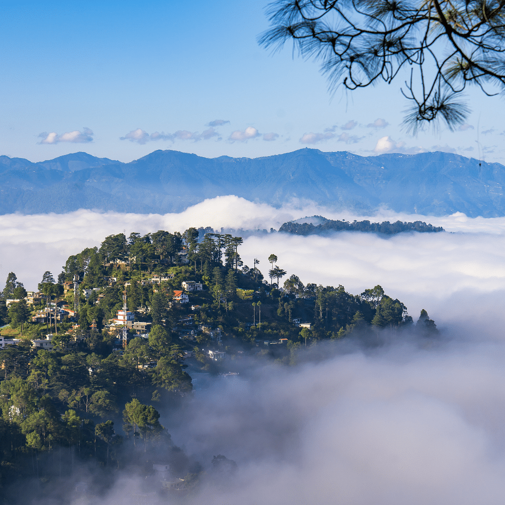 Sky,Cloud,Atmosphere,Mountain,Azure,Natural landscape,Highland,Tree,Sunlight,Fog