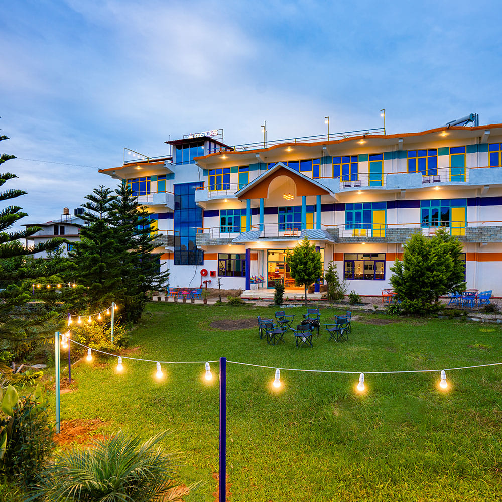 Cloud,Sky,Plant,Building,Window,Azure,Tree,Vegetation,Grass,Urban design