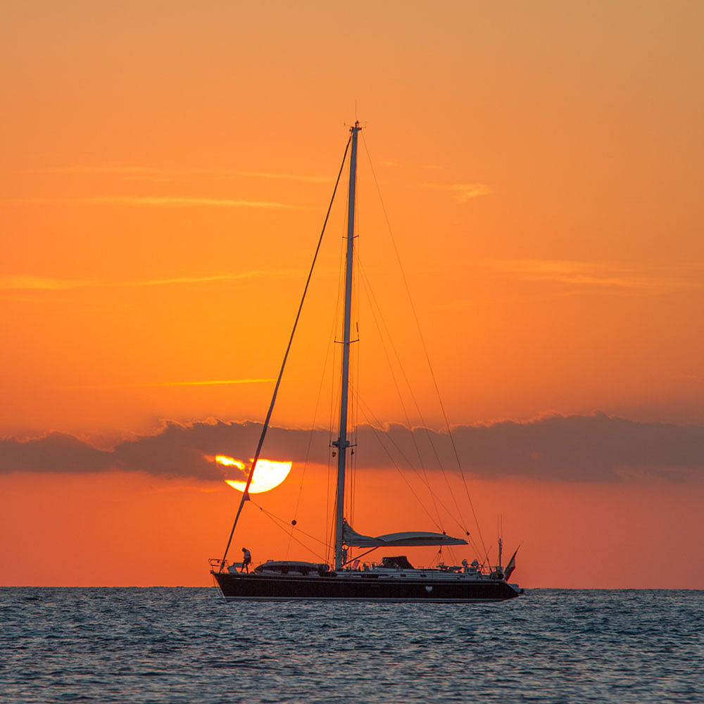 Water,Sky,Cloud,Boat,Watercraft,Afterglow,Orange,Dusk,Red sky at morning,Sunlight