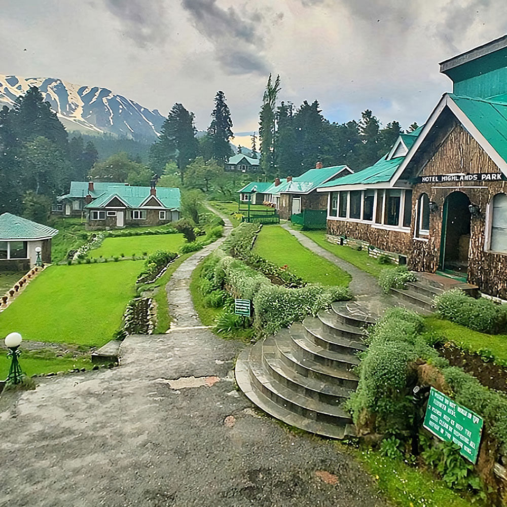 Cloud,Sky,Plant,Green,Mountain,Nature,Natural landscape,Highland,Land lot,Building