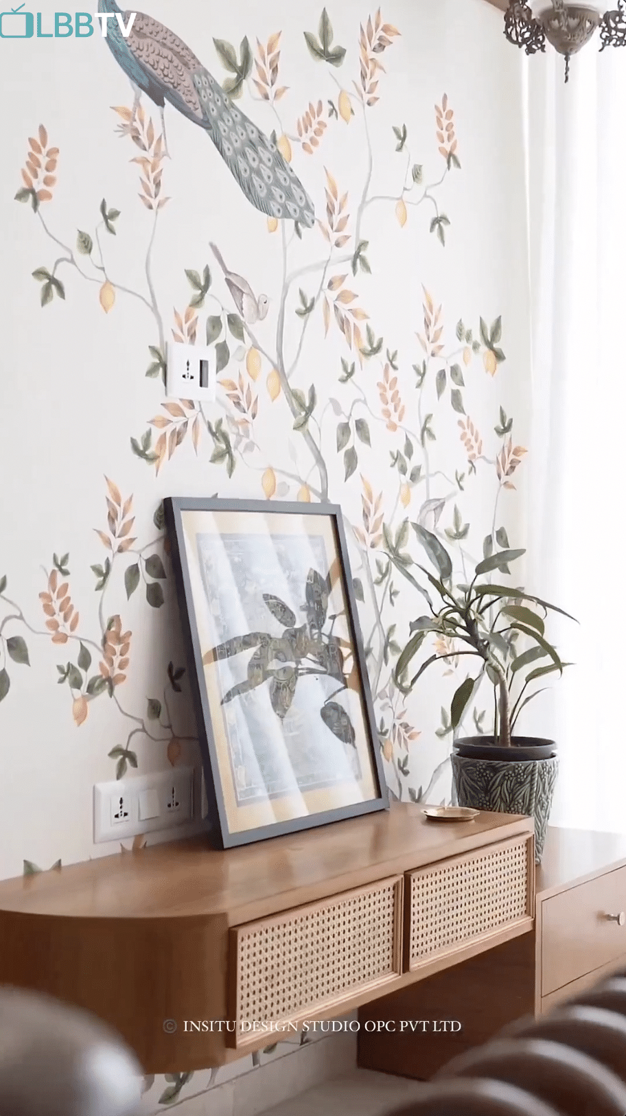 Plant,Picture frame,Furniture,Flowerpot,Table,Interior design,Textile,Houseplant,Wood,Twig