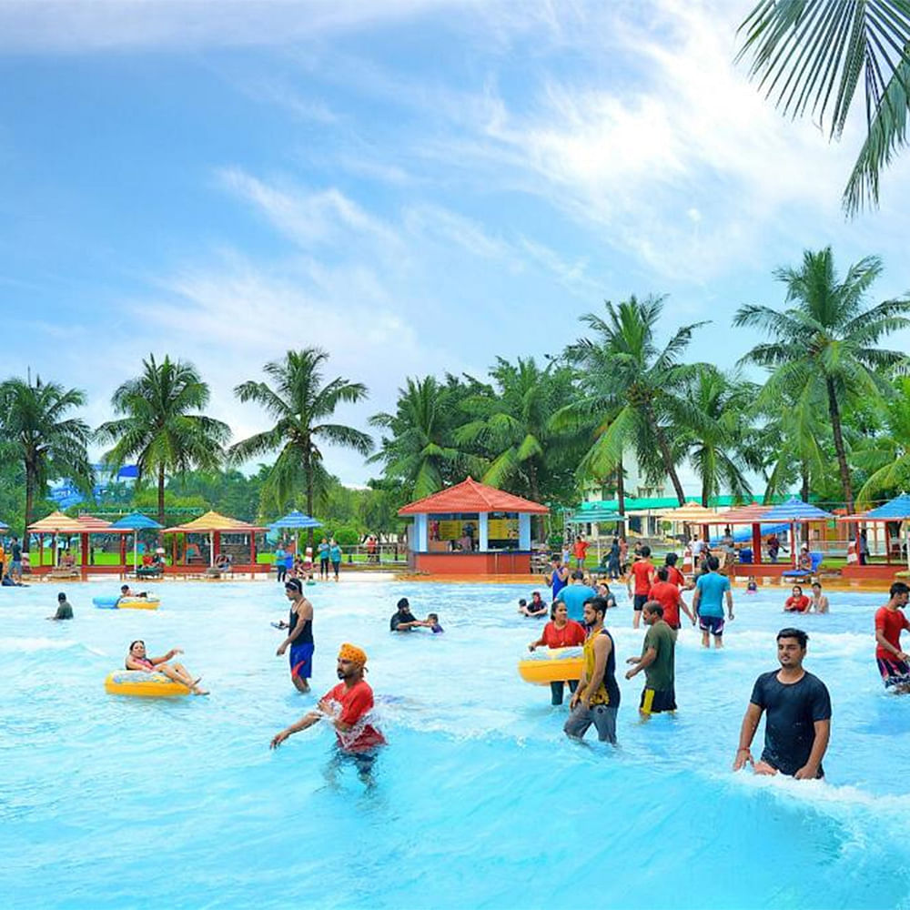 Cloud,Sky,Water,Nature,Azure,Swimming pool,Tree,Outdoor recreation,Aqua,Leisure