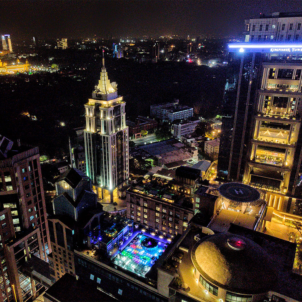 Skyscraper,Building,Tower,World,Nature,Tower block,Condominium,Urban design,Electricity,Cityscape