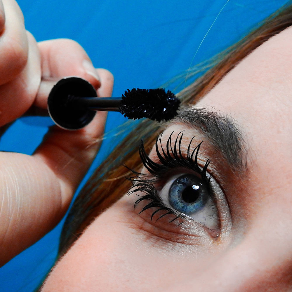 Hand,Eyebrow,Shoulder,Vision care,Eyelash,Eye liner,Blue,Azure,Neck,Makeover