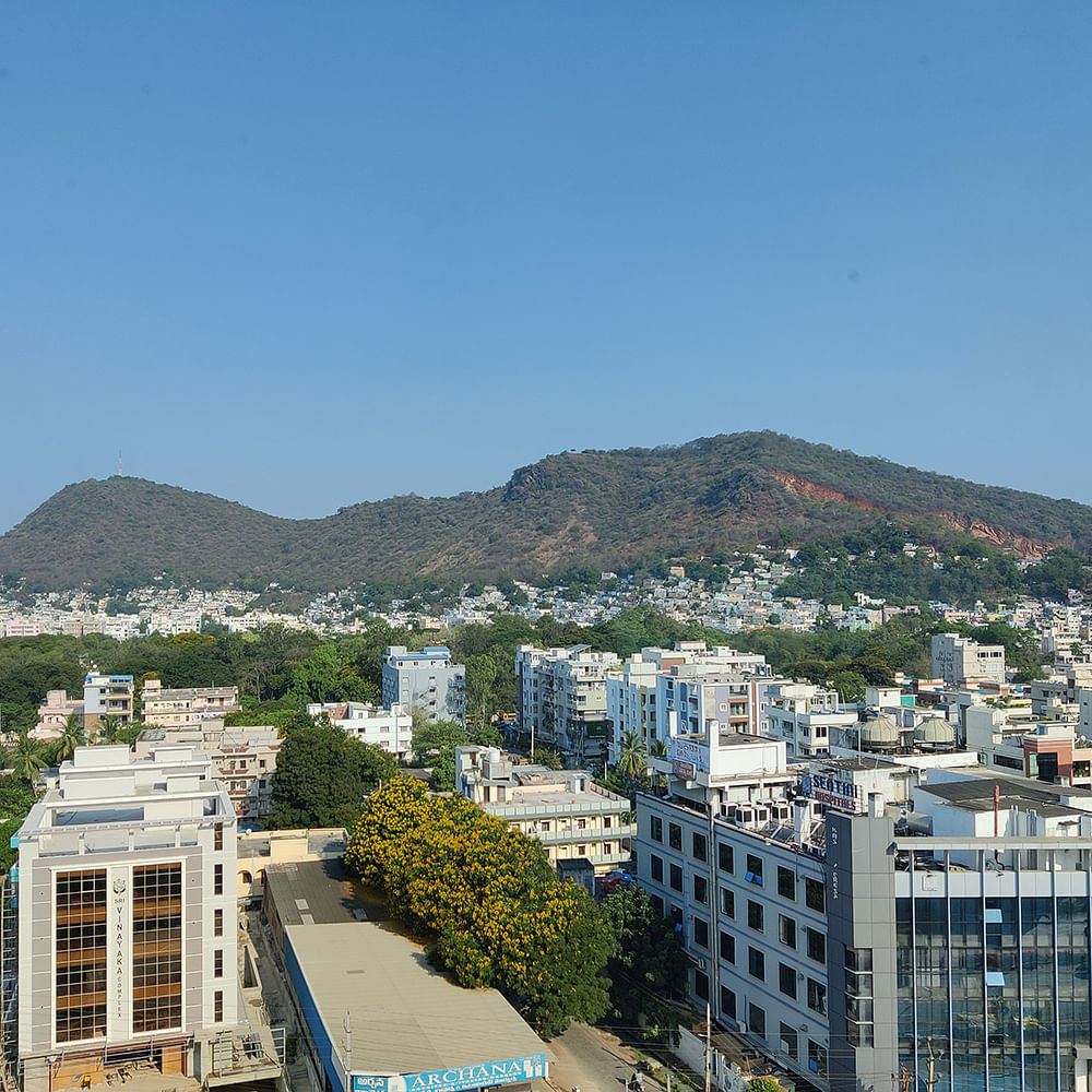 Sky,Building,Mountain,Window,Urban design,Tower block,Tree,Neighbourhood,Condominium,Residential area