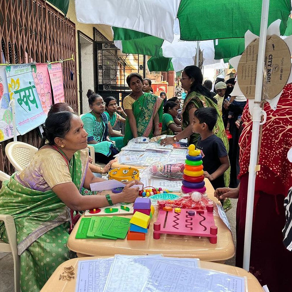 Table,Green,Sharing,Selling,Textile,Adaptation,Chair,Leisure,Event,Market