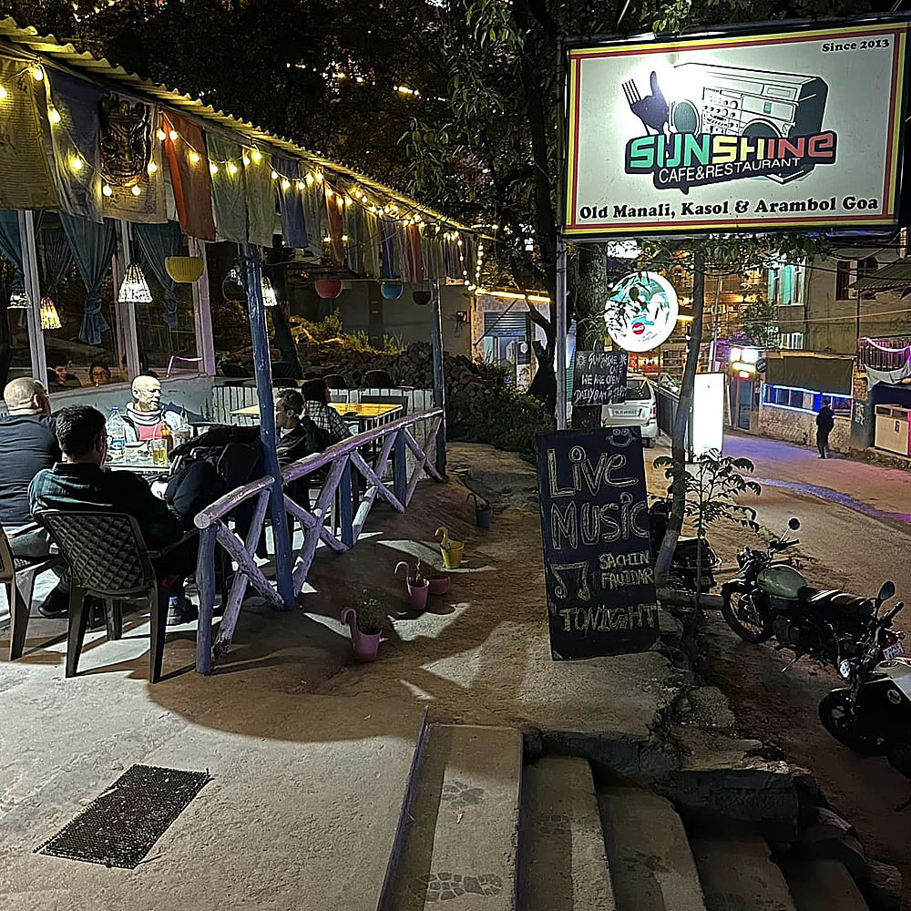 Chair,Tints and shades,City,Road surface,Mixed-use,Midnight,Street,Road,Darkness,Outdoor table