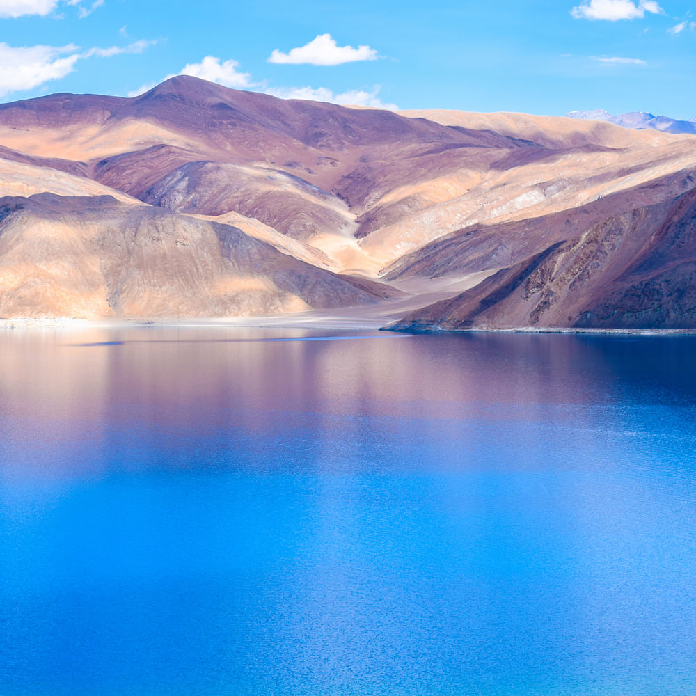 Cloud,Water,Sky,Water resources,Mountain,Blue,Azure,Natural landscape,Lake,Highland