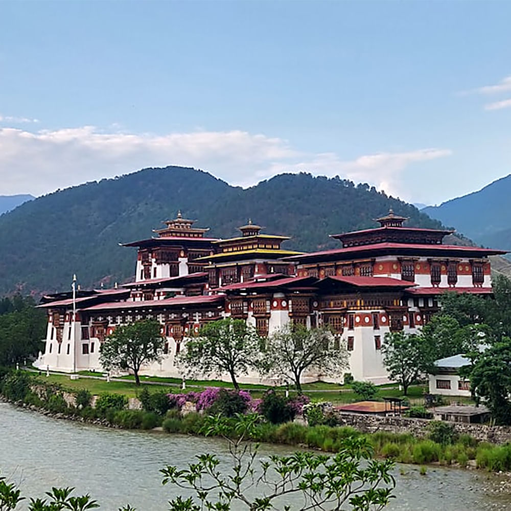 Sky,Plant,Water,Cloud,Mountain,Building,Natural landscape,Chinese architecture,Tree,Leisure