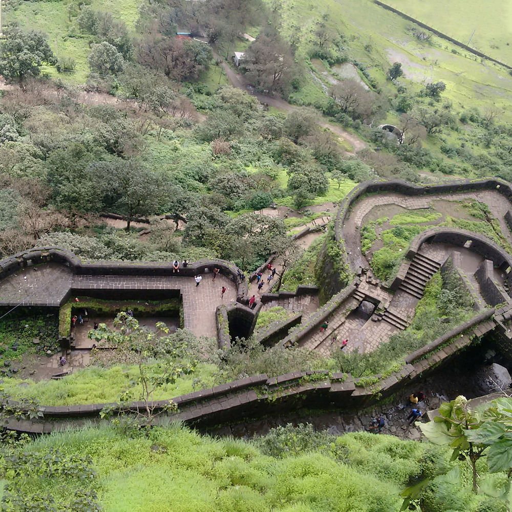 Plant,Highland,Natural landscape,Building,Landscape,Groundcover,Geological phenomenon,Grass,Hill station,Chinese architecture