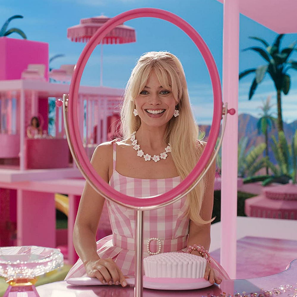 Smile,Photograph,Tableware,Eyelash,Pink,Happy,Magenta,Tablecloth,Fun,Beauty