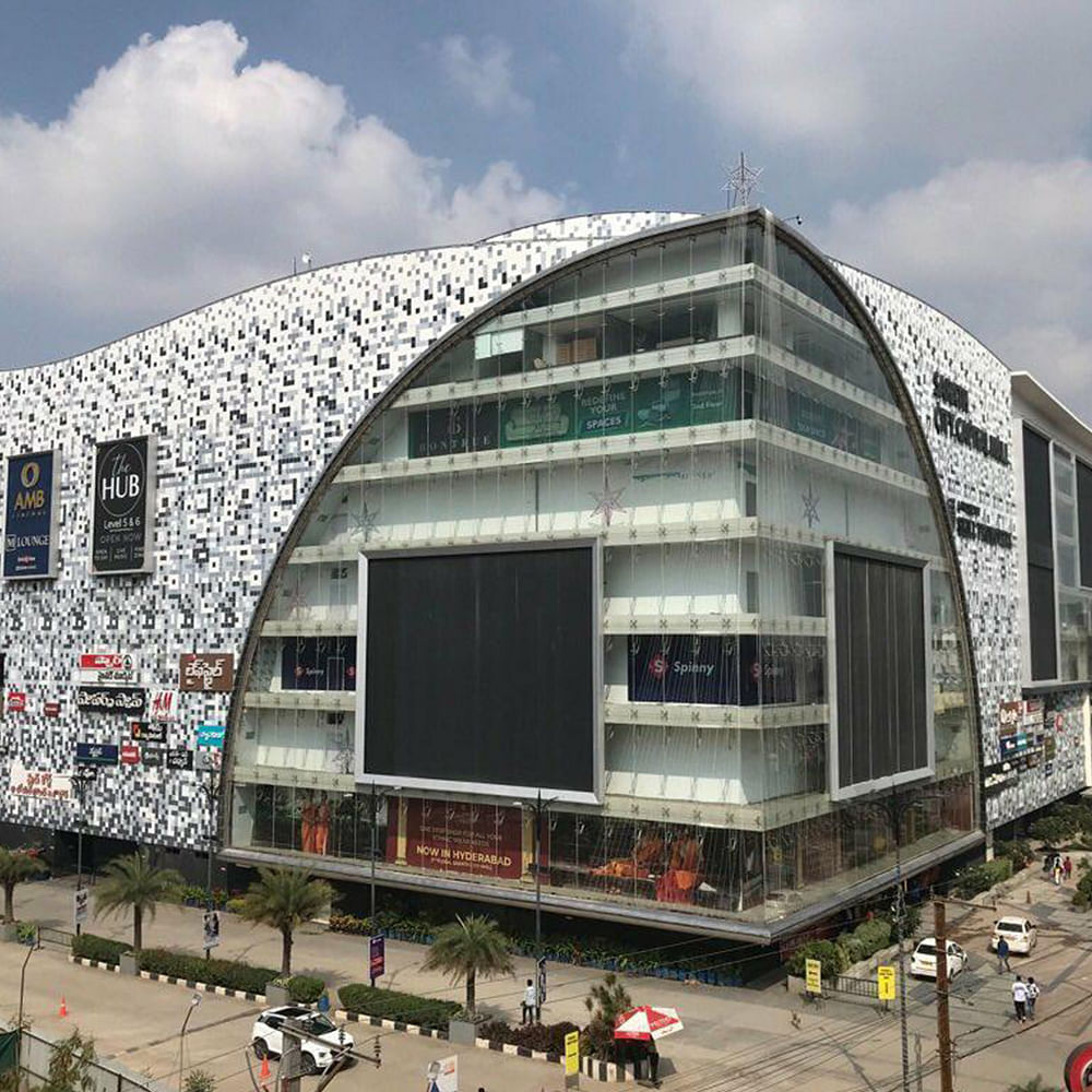 Cloud,Sky,Daytime,Building,Infrastructure,Field house,Architecture,Urban design,Facade,Stadium