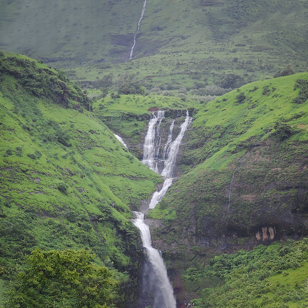 Water,Water resources,Mountain,Plant,Natural landscape,Waterfall,Fluvial landforms of streams,Highland,Vegetation,Body of water