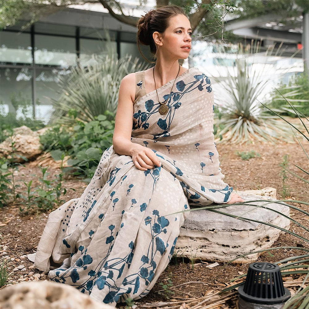 Plant,Hairstyle,Shoulder,People in nature,Waist,Flash photography,Day dress,Grass,Fashion design,Happy