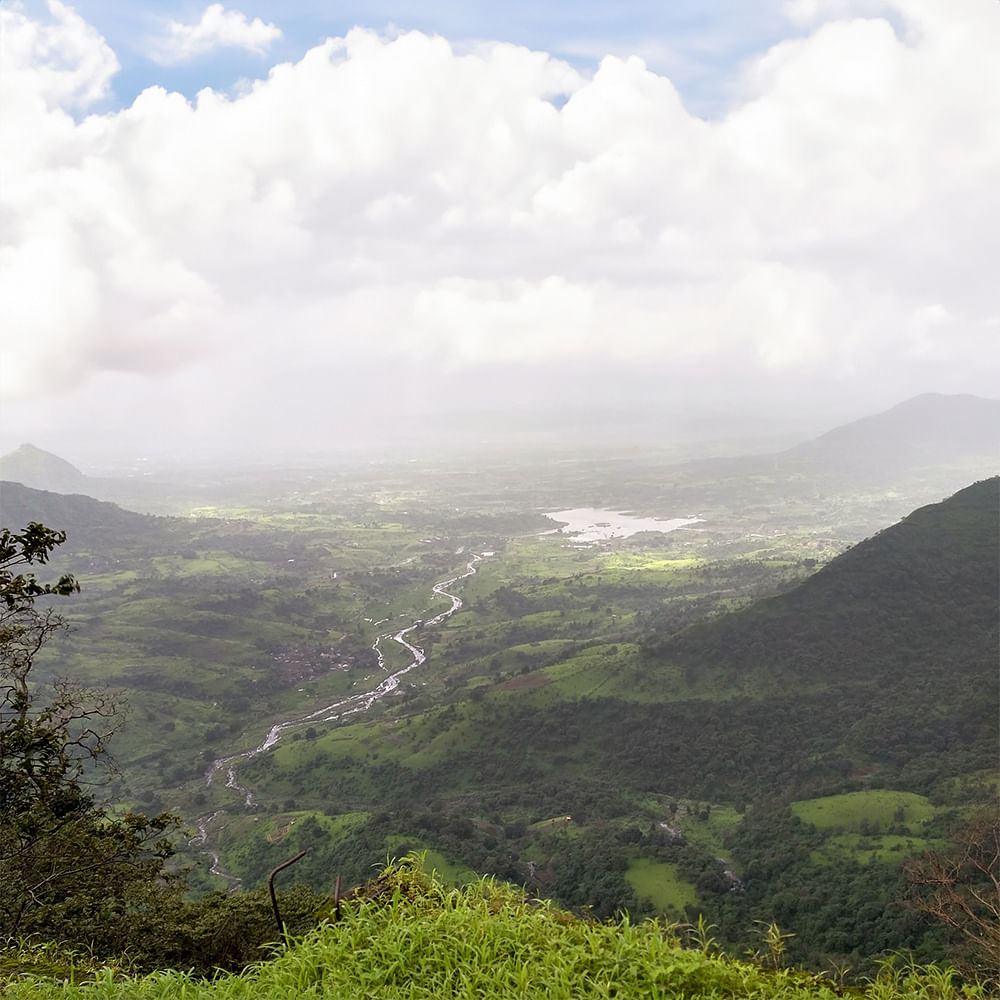 Cloud,Sky,Mountain,Plant,Natural landscape,Atmospheric phenomenon,Highland,Tree,Cumulus,Terrain