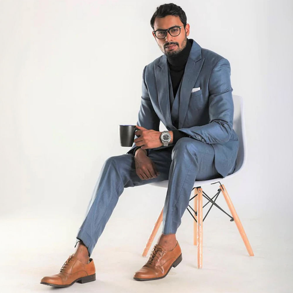 Glasses,Shoe,Outerwear,Dress shirt,Beard,Human body,Sleeve,Comfort,Eyewear,Collar