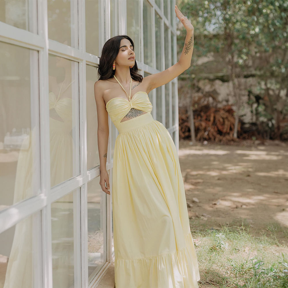 Hair,Hairstyle,Shoulder,Plant,One-piece garment,Dress,Bridal clothing,Tree,Sleeve,Flash photography