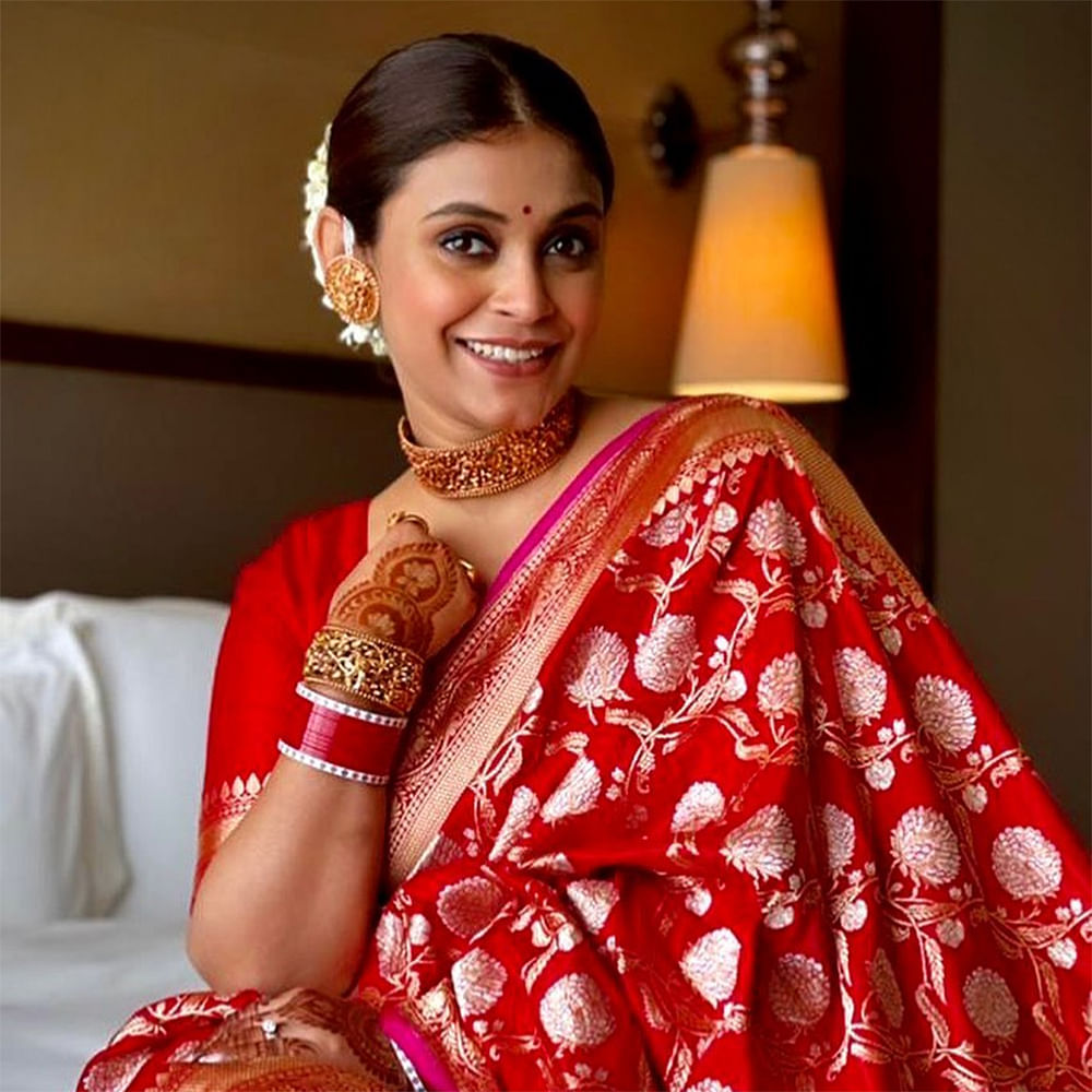 Skin,Smile,Human body,Sari,Sleeve,Earrings,Fashion design,Happy,Formal wear,Jewellery