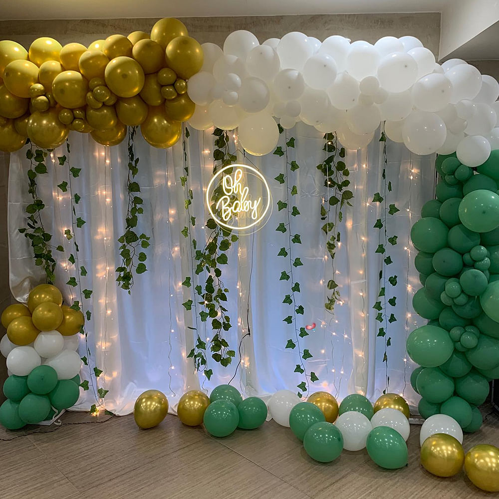 Photograph,Green,Light,Decoration,Balloon,Architecture,Party supply,Snapshot,Event,Glass