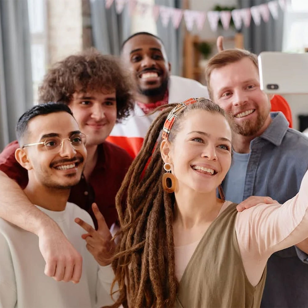 Smile,Hair,Happy,Eyewear,Gesture,Interaction,Social group,Community,Fun,Friendship