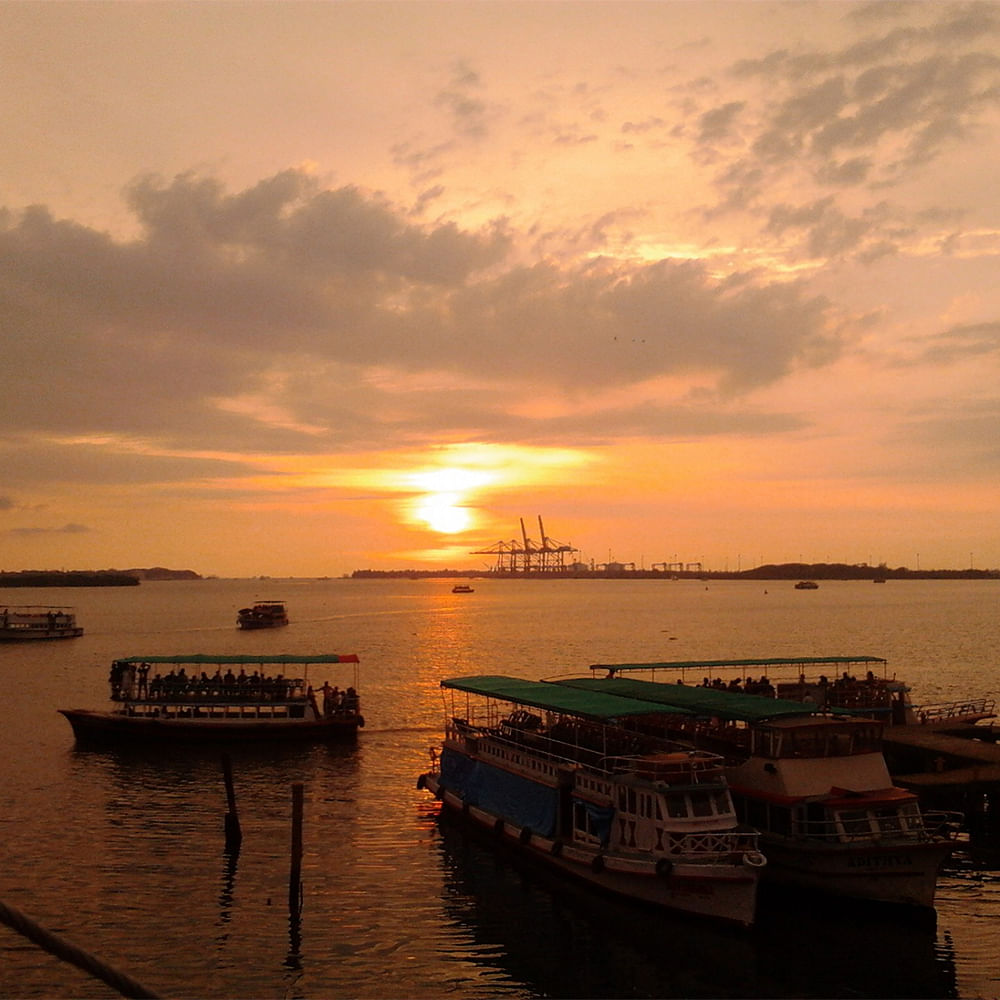 Cloud,Water,Sky,Boat,Water resources,Watercraft,Afterglow,Vehicle,Dusk,Sunlight