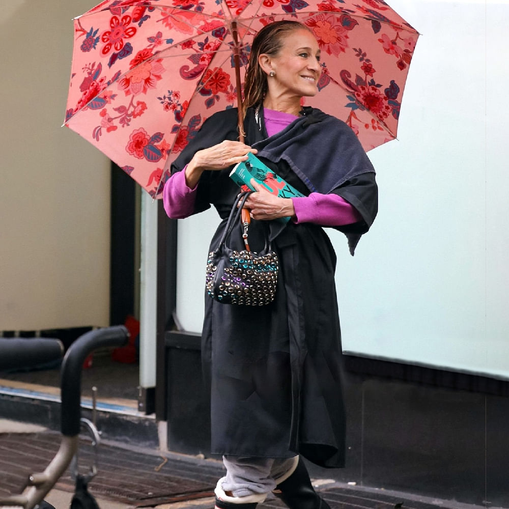 Smile,Umbrella,Sleeve,Pink,Handwriting,Fashion design,Magenta,Snapshot,Event,Fashion accessory