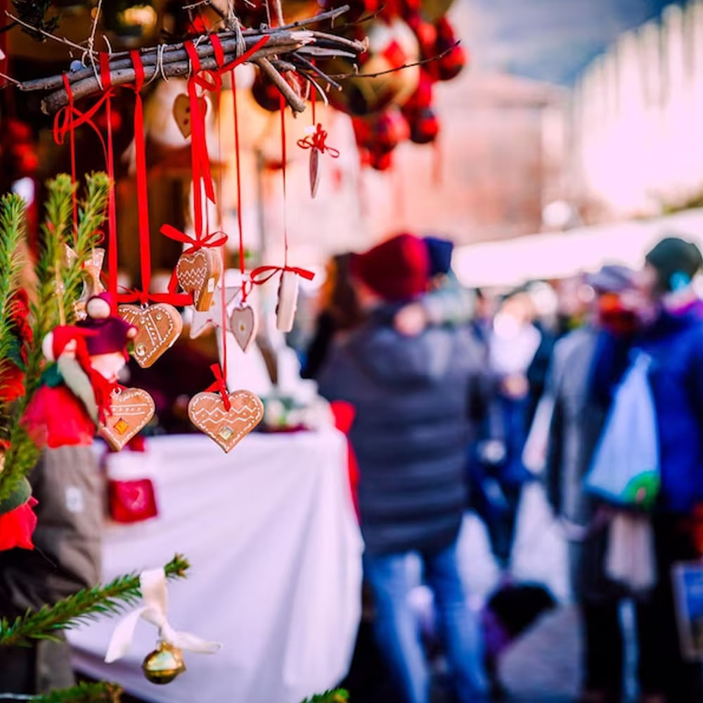 Decoration,Light,Textile,Plant,Window,Public space,Red,Market,Christmas ornament,City