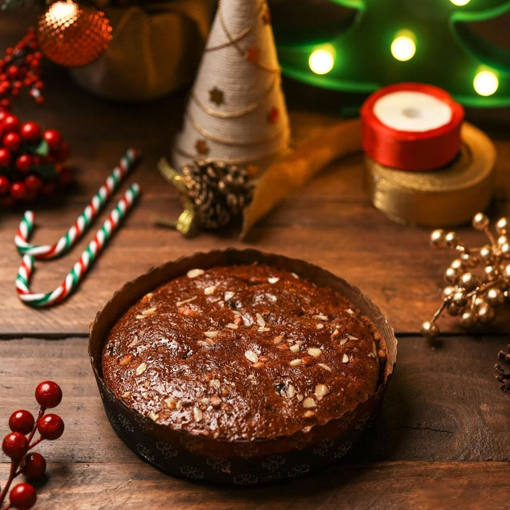 Food,Tableware,Ingredient,Recipe,Plate,Table,Dish,Cake,Cuisine,Christmas decoration