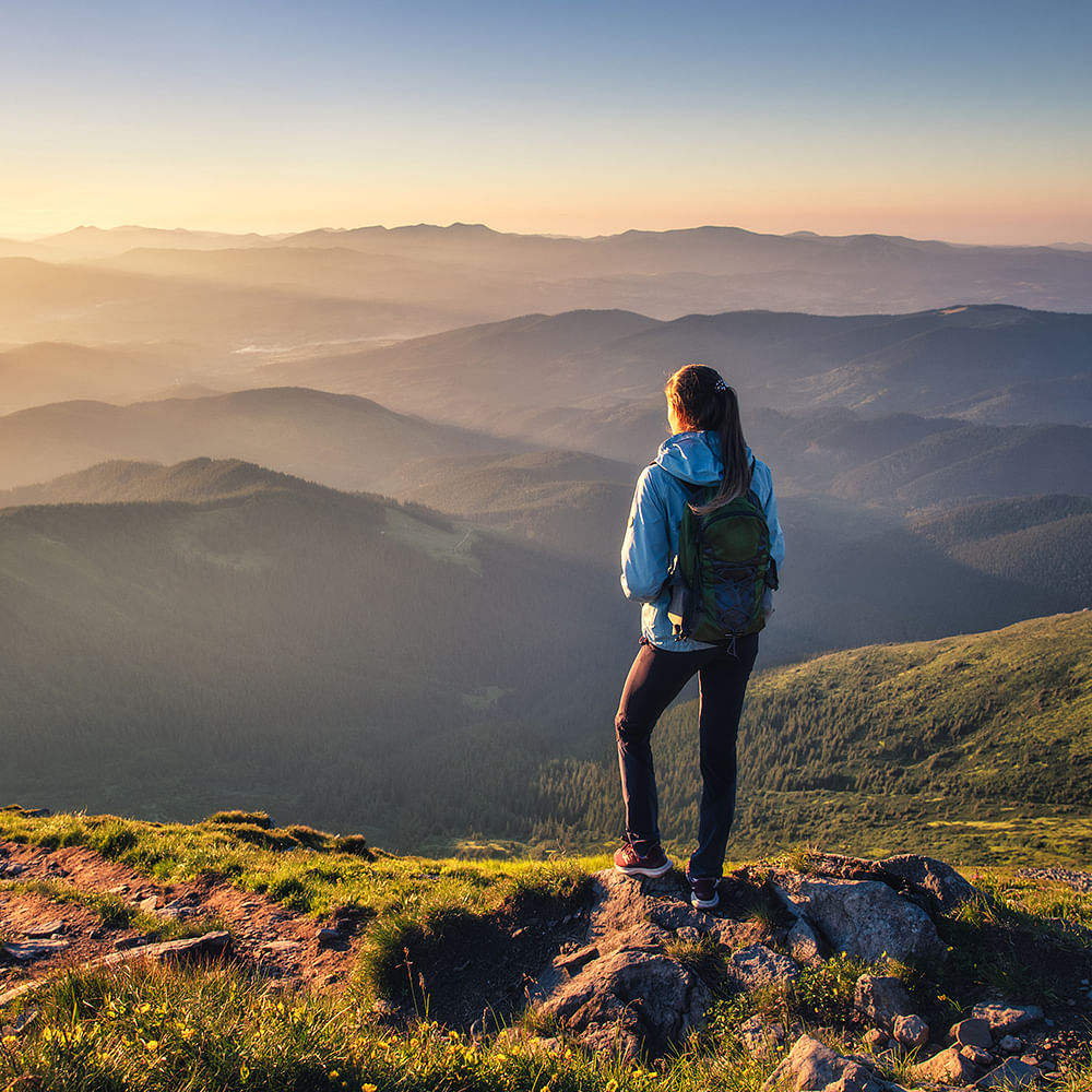 Sky,Mountain,Cloud,Ecoregion,People in nature,Nature,Natural landscape,Highland,Happy,Sunlight