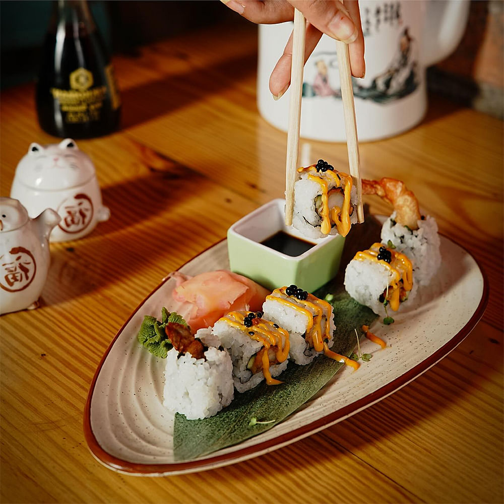 Food,Sushi,Dishware,Tableware,Table,Ingredient,Recipe,California roll,Plate,Garnish