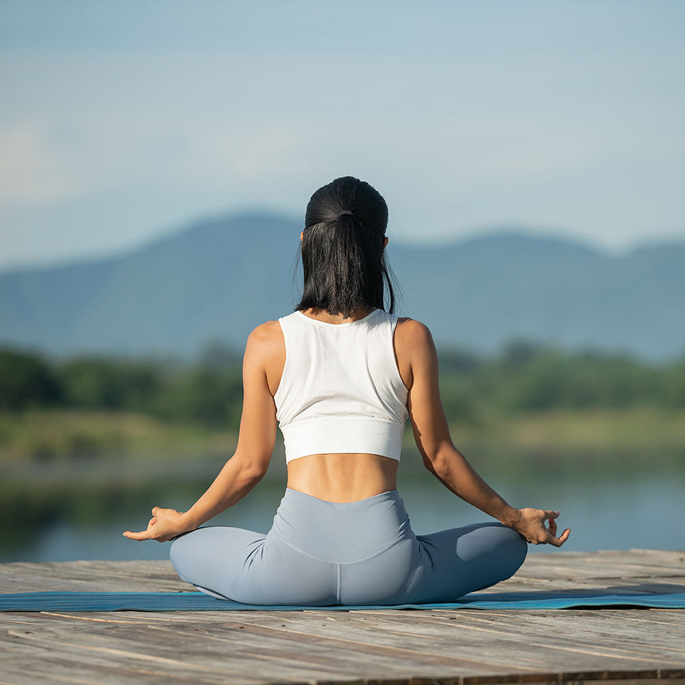 Joint,Sky,yoga pant,Leg,People in nature,Active pants,Human body,Waist,Knee,Thigh