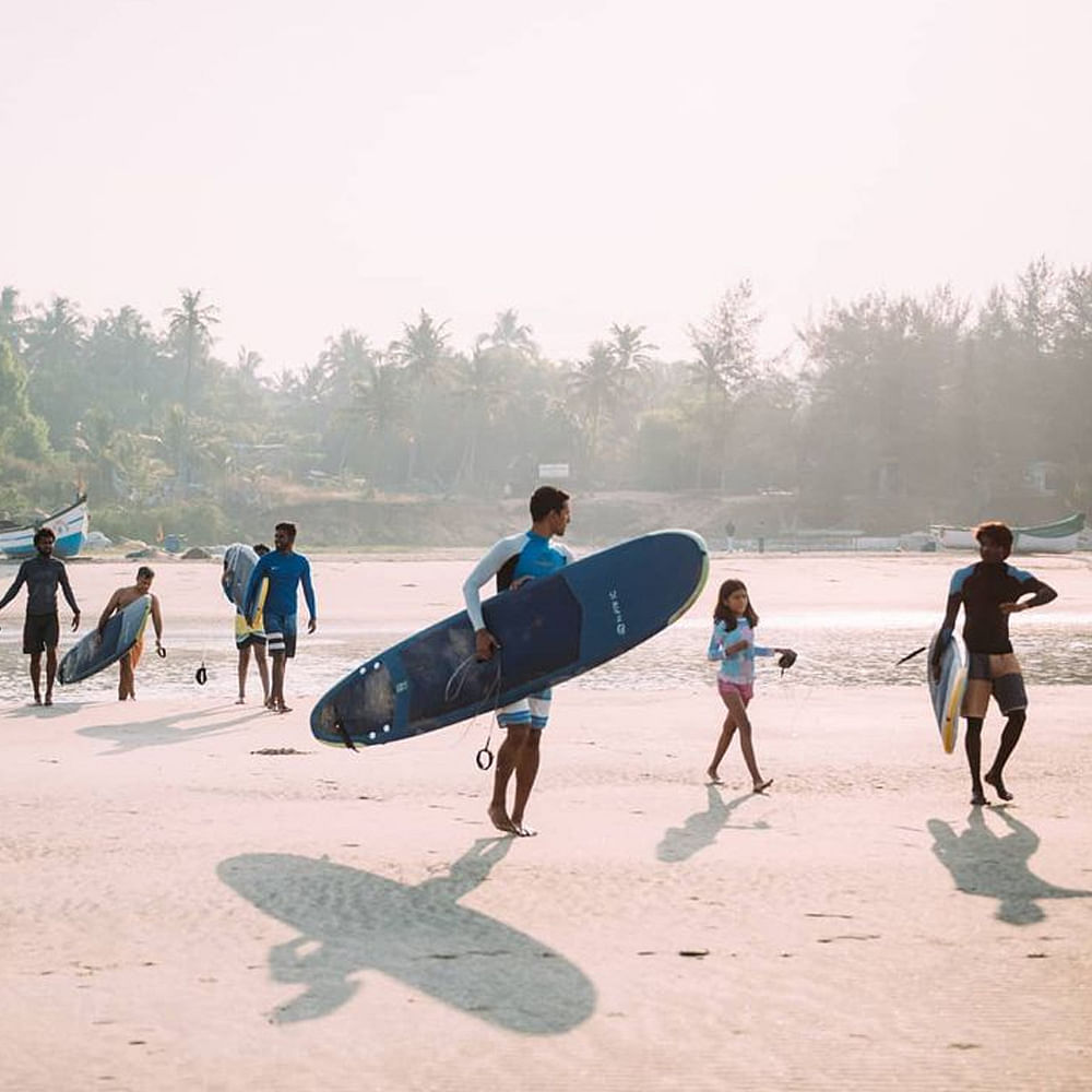 Surfboard,Surfing,Sky,Surfing Equipment,Body of water,Beach,Leisure,Travel,Wind wave,People on beach