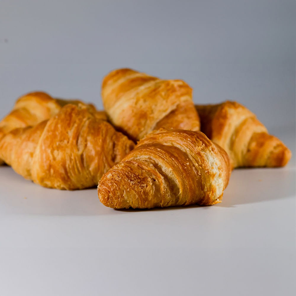 Food,Ingredient,Cuisine,Dish,Baked goods,Croissant,Wood,Dessert,Metal,Viennoiserie