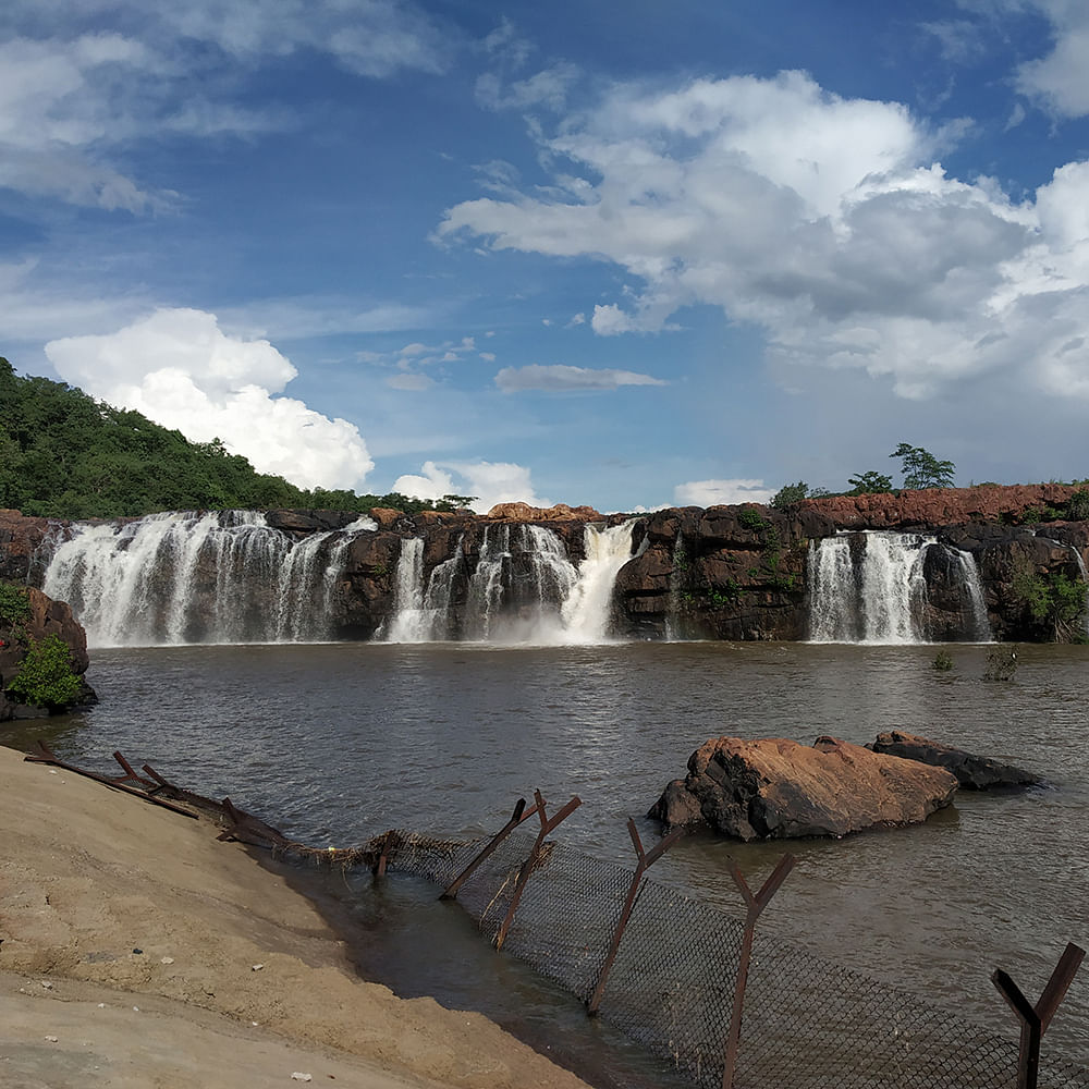 Water,Cloud,Sky,Water resources,Natural landscape,Waterfall,Fluvial landforms of streams,Vegetation,Chute,Watercourse