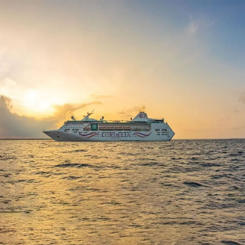 Sky,Water,Cloud,Boat,Naval architecture,Watercraft,Vehicle,Cruise ship,Passenger ship,Horizon