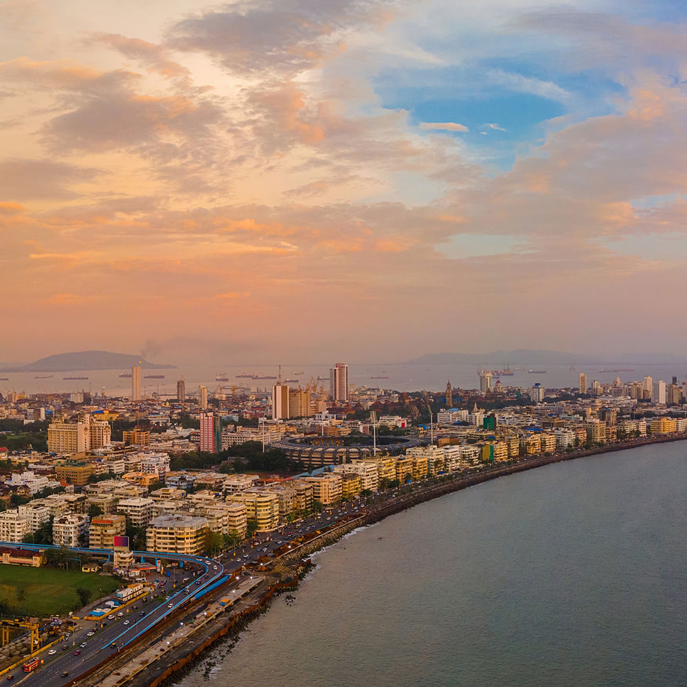 Cloud,Water,Sky,Building,Atmosphere,Water resources,Nature,Skyscraper,Dusk,Body of water