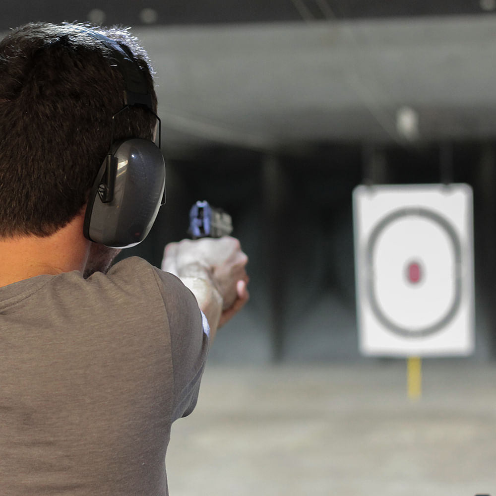 Shooting range,Combat pistol shooting,Precision sports,Outdoor recreation,Shooting,Recreation,Shooting sport,Baseball cap,Gallery rifle shooting,Shotgun