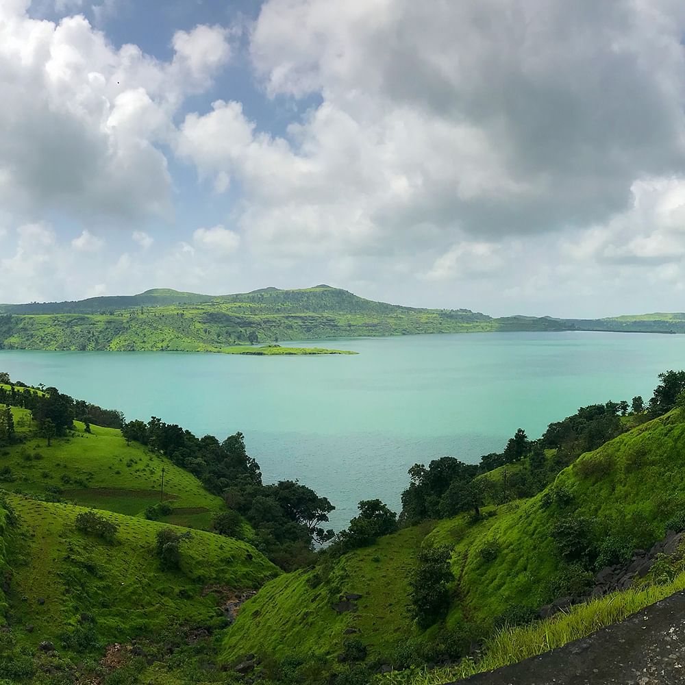 Cloud,Water,Sky,Plant,Natural landscape,Highland,Mountain,Vegetation,Lake,Coastal and oceanic landforms