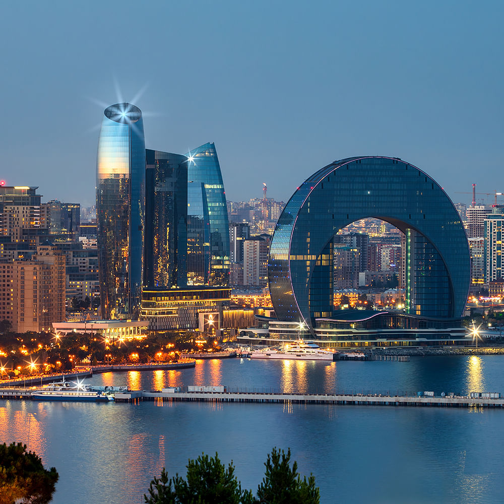 Water,Building,Sky,Skyscraper,Dusk,Tower block,Lake,World,Condominium,Horizon