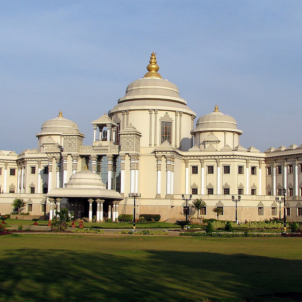 Sky,Plant,Building,Cloud,Facade,Grass,Dome,Finial,Dome,House