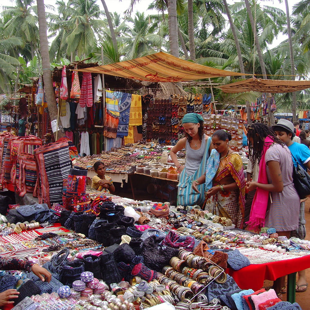 Selling,Tree,Textile,Temple,Market,Public space,Retail,T-shirt,City,Marketplace