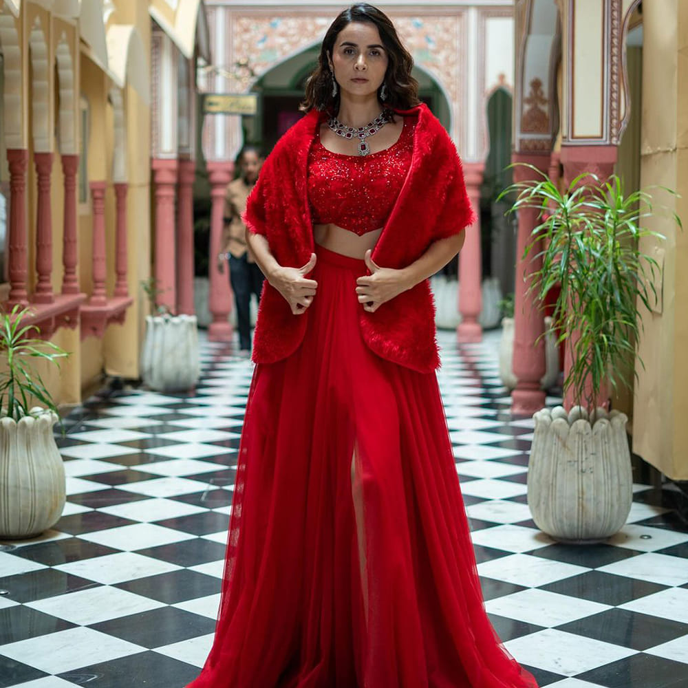 designer dresses on rent in mumbai Rent high fashion Indian and Western Wear for Women and Men in the heart of Bollywood, In Bandra, Mumbai @theclothingrental , What is the benefit of rental clothing , 1. Saves Your Time, 2.