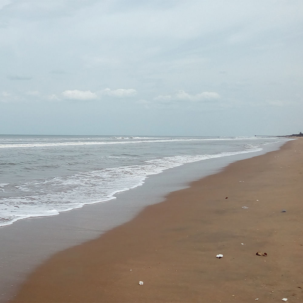 Water,Cloud,Sky,Water resources,Fluid,Beach,Coastal and oceanic landforms,Terrain,Landscape,Horizon