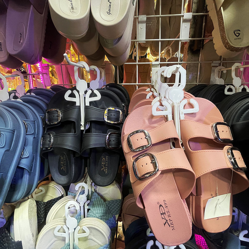 Footwear,Pink,Slipper,Sandal,Slide Sandal,Strap,Retail,Synthetic rubber,Leather,Flip-flops