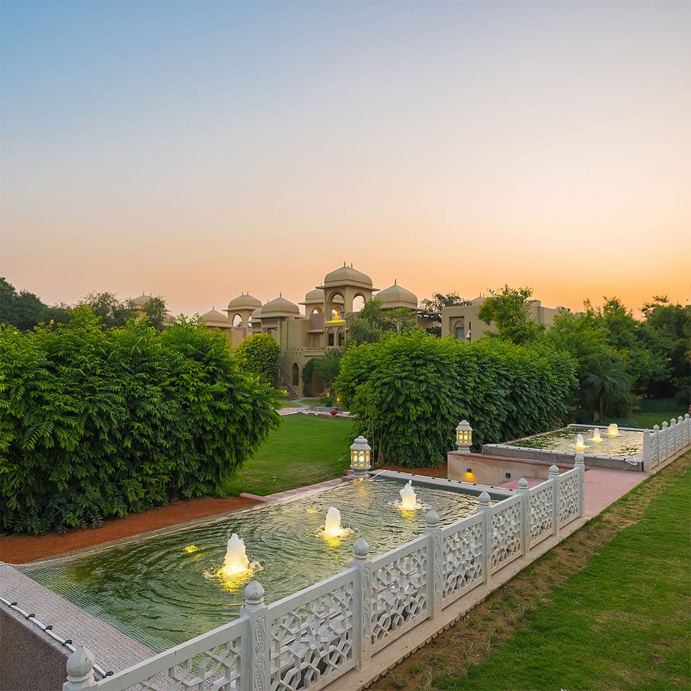 Garden,Estate,Mansion,Fountain,Water feature,Reflection,Hacienda,Tourist attraction,Palace,Dome