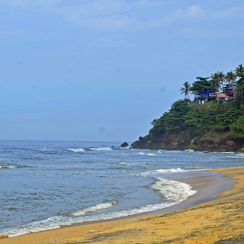 Water,Body of water,Coast,Beach,Coastal and oceanic landforms,Horizon,Sea,Shore,Ocean,Tropics